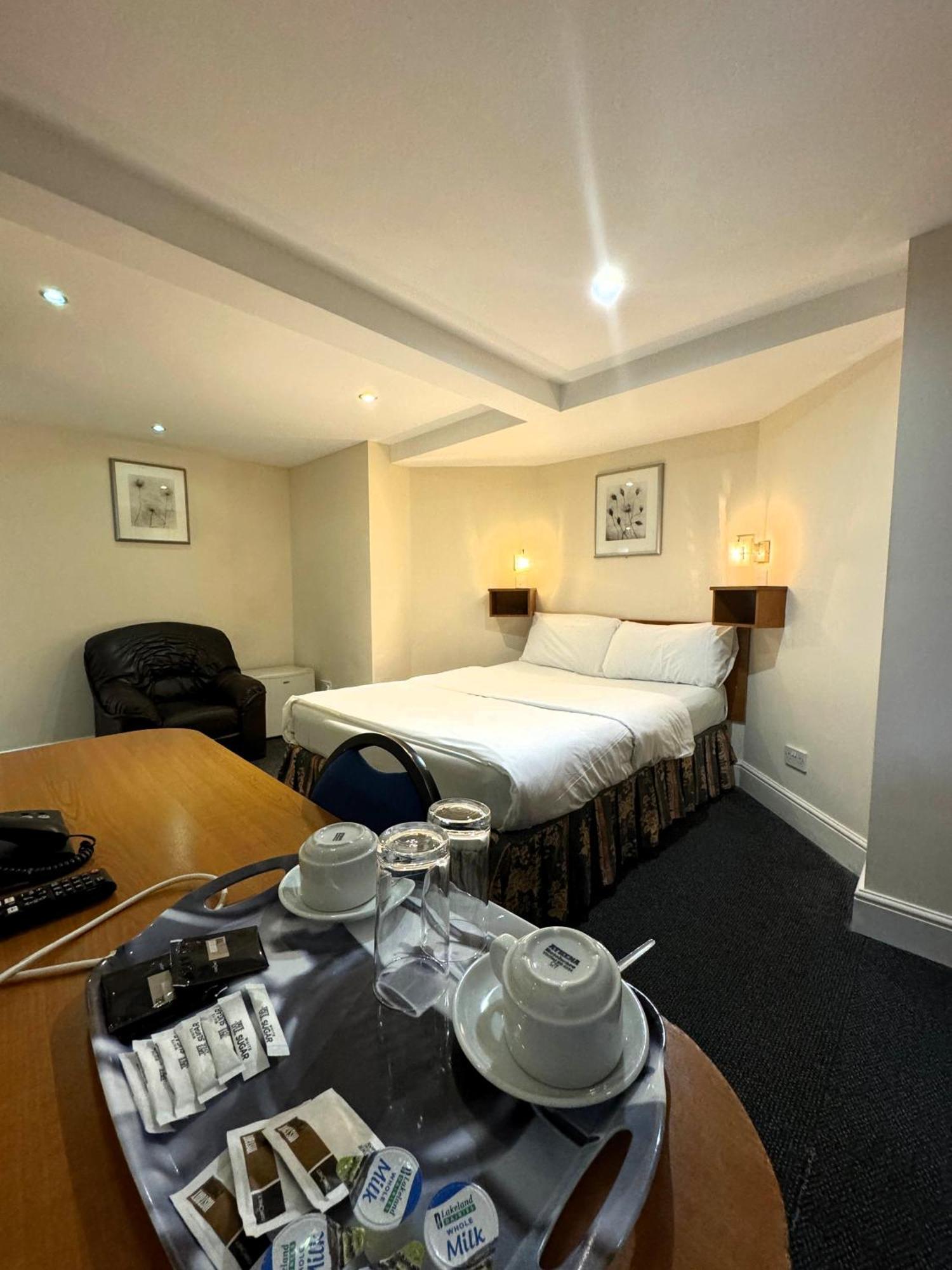 Bridge Park Hotel London Bagian luar foto
