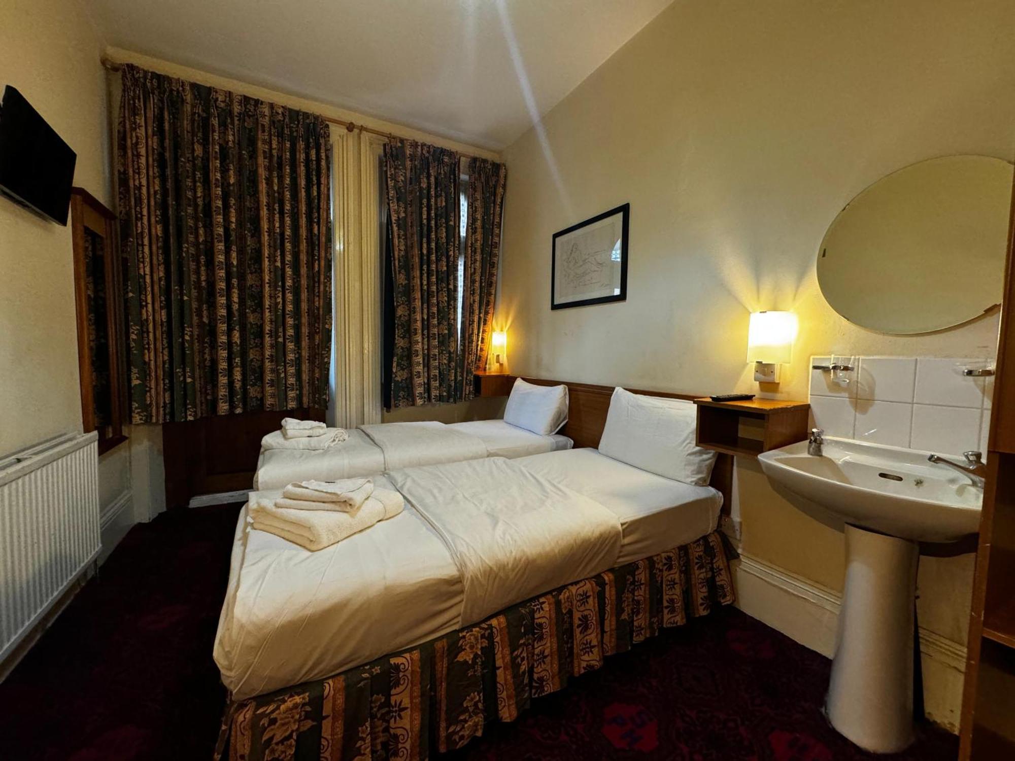 Bridge Park Hotel London Bagian luar foto