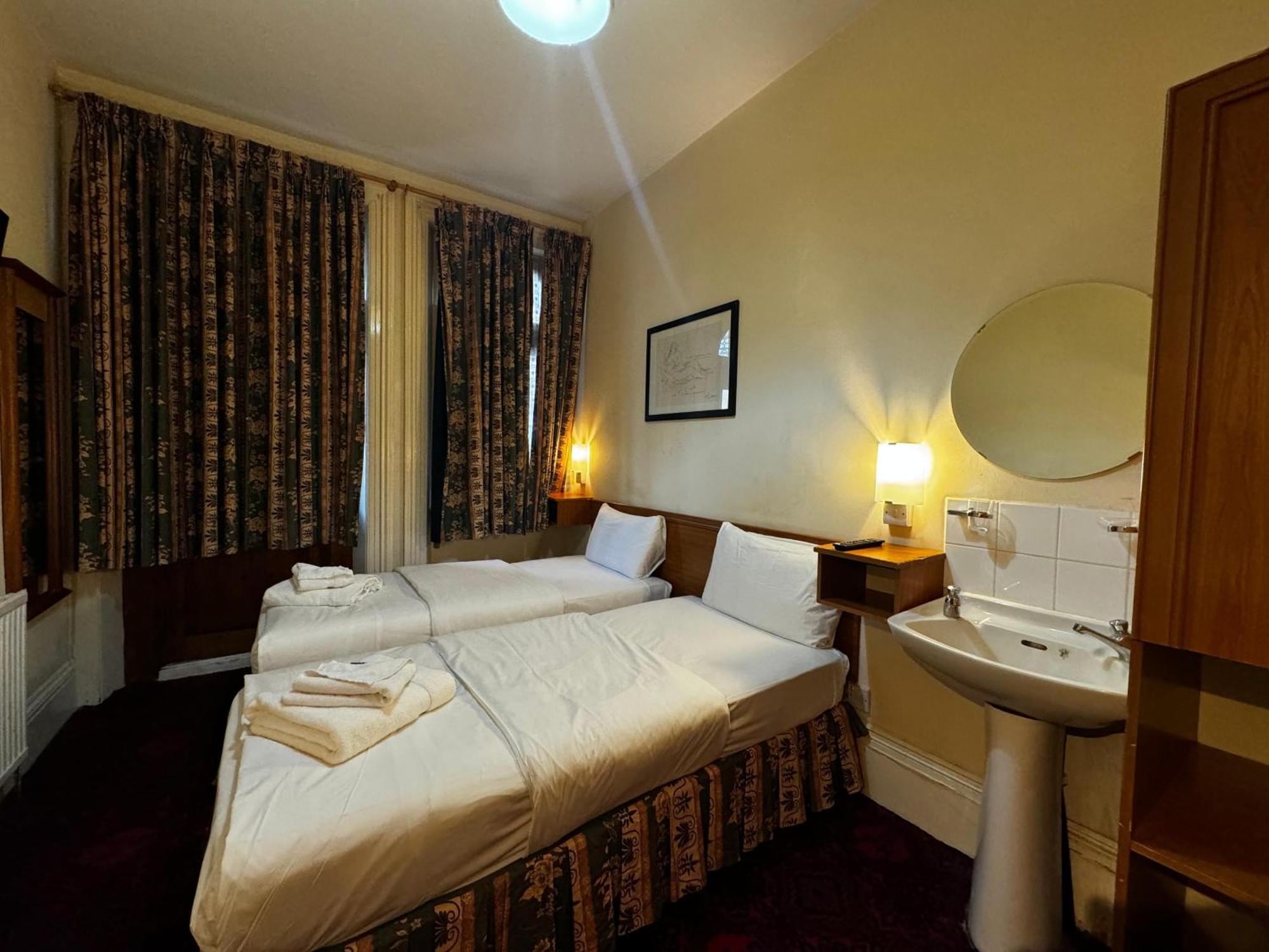 Bridge Park Hotel London Bagian luar foto